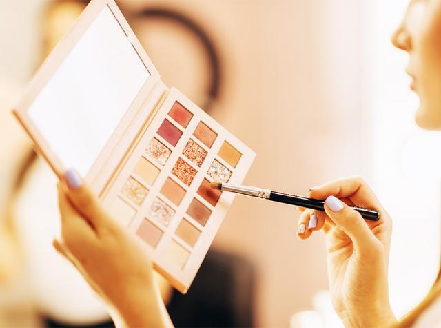 The art of makeup according to the signs